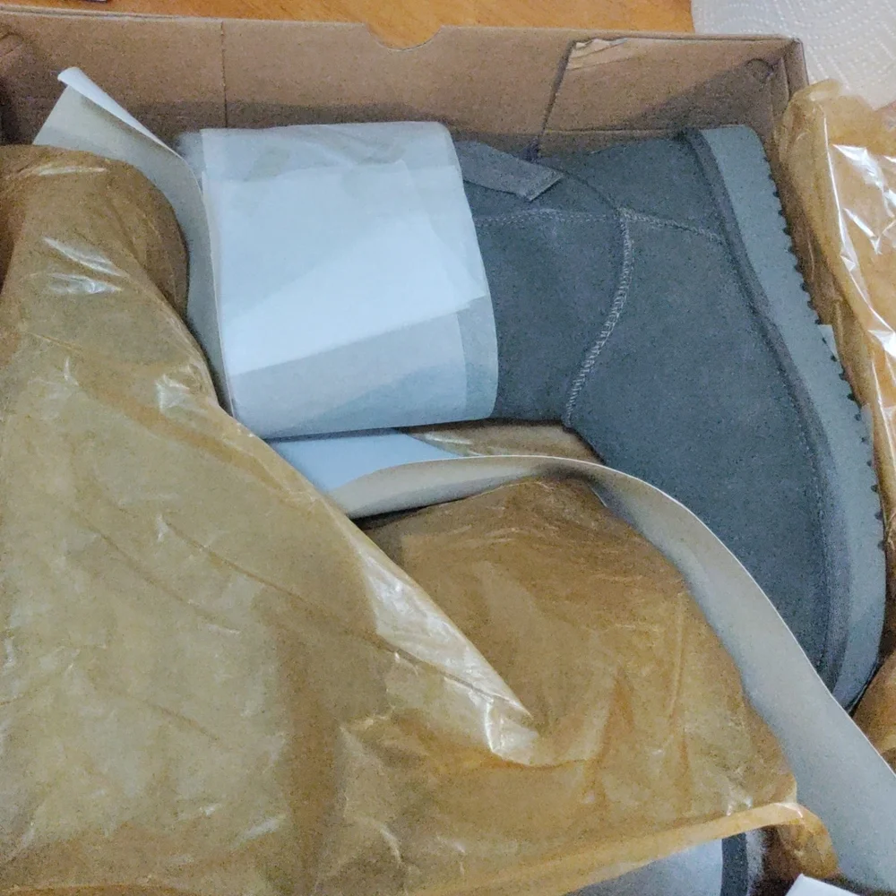 Koolaburra by UGG Gray Short Suede Winter Boots Women 8 - Picture 6 of 8